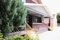 “The Frank” Townhouse in McCook Hotels in Mccook