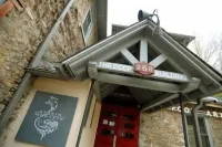 In Town Loft Apartment in 19th C Stone Wireworks Factory (2000+ sq ft) Hotels near Somersault Letterpress