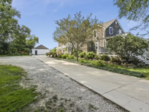 Hot Tub Relaxing Retreat. Large Group Gatherings! Business Travel. Hotel di Kenosha