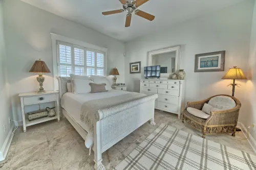 Southside of 30A, Gated Beachfront Pool Sleeps 7 , 2 Min Walk to Rosemary, New !