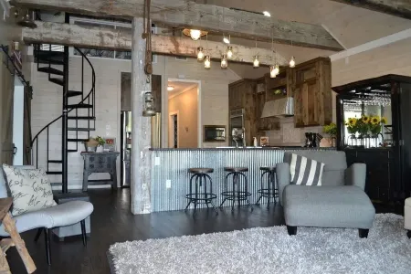 Beautiful Home Right on Lake Hamilton!  Hot Tub! Covered Boat Slip! Waterfall!! Отели в г. Пайни