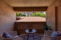 Super Host w/23 reviews on Airbnb! Fantastic Location- Biltmore Luxury Condo