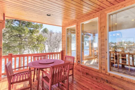 NEW Duck Creek ⛰ Escape w/View+AC! ~30 mi. Bryce/Zion