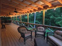 Cozy lake house w/ spacious deck, BBQ/fire pit. Boat ramp1 mi away Pet friendly!