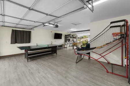 Lakefront Gateaway at Chambers Lake - 3 bd 2 ba w/ AC Отели в г. Терстон