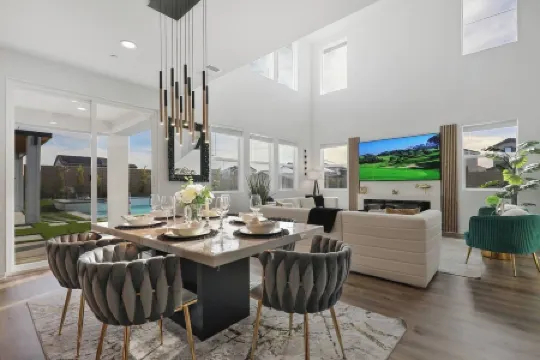 Beautiful Villa + Large Backyard,Putting Green & Game Room,Indoor+Outdoor Games