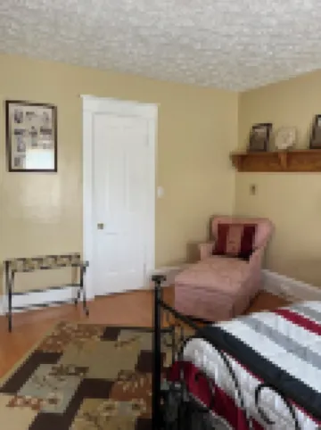 Right off the strip within walking distance to all shops, bars & restaurants.