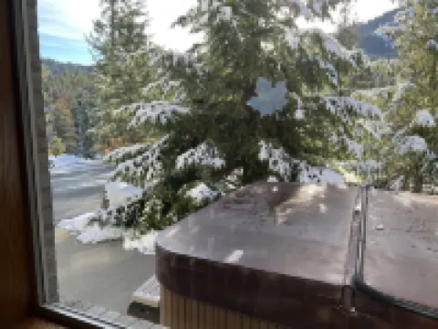 Mountain hideaway, minutes from Mission Ridge Ski and Board Resort