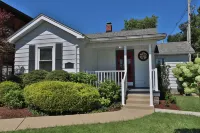 Haven In The Heights.... Steps Away From It All!! Hotels in Peoria Heights