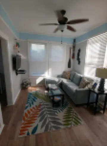 Uptown Classic Bungalow Walk to Castillo de San Marcos, Ripley's, Restaurants!!!