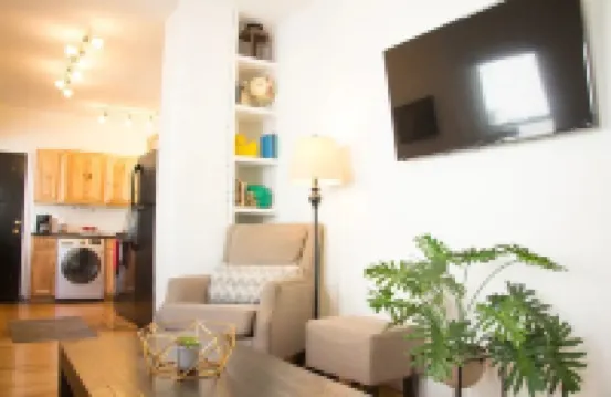 Beautiful 1st Floor Apartment & Amazing Shower