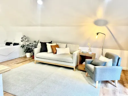 cozy romantic getaway private woody area 5 mins from hiking trails