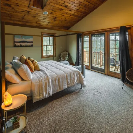 Adirondacks Getaway - Hiking Trails - Sauna - 5-Min from Lake - Pet-Friendly
