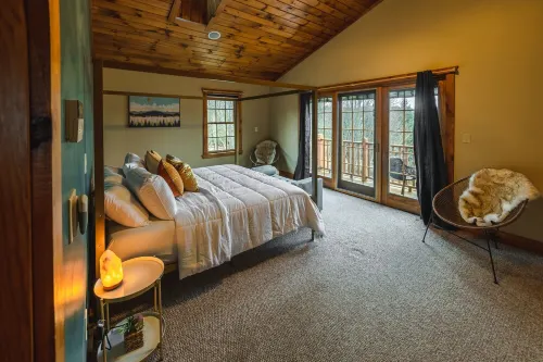 Adirondacks Getaway - Hiking Trails - Sauna - 5-Min from Lake - Pet-Friendly