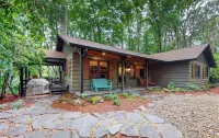 Designer Cabin in Highlands, NC – Luxe Outdoor Living - Pet-Friendly Retreat Các khách sạn gần Trailhead for Yellow Mountain Trail