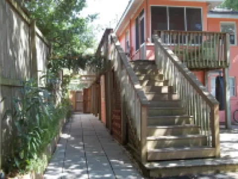 Cooper Flats-Upstairs - 2 Blocks to the Beach & to Downtown FB, Extraordinary!