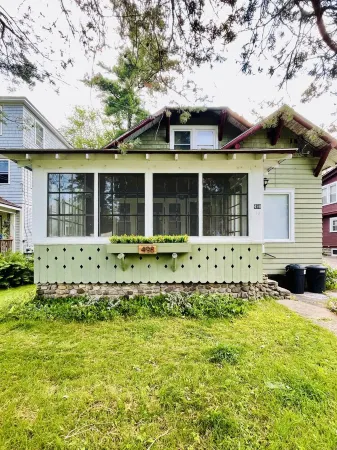 Saranac Lake Village Cure House Отели в г. Саранак Лейк