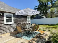 Coastal Cottage in Pocasset - 0.5 mile to beach Hotels in Bourne