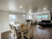 Newly remodeled cottage with King beds, and A/C