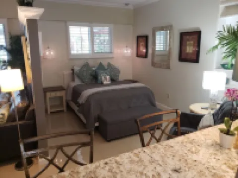 Pet Friendly Tropical Studio with Private Kitchen and Bath