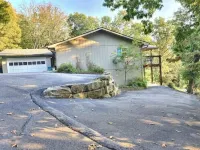 Mtn and Lake Views/Serene porches for family time! Hotels in Ruth B Rural Township