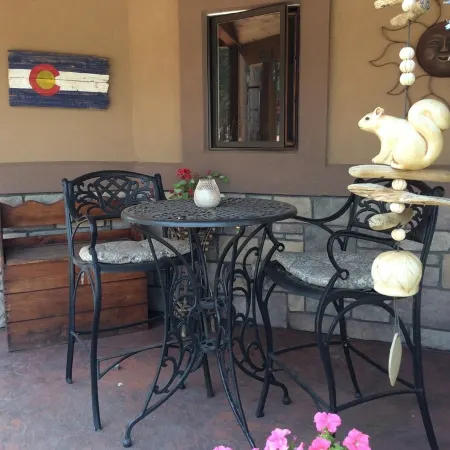 Forest Estate Guest Quarters-Seclusion- Just Minutes from Town
