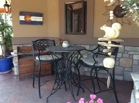 Forest Estate Guest Quarters-Seclusion- Just Minutes from Town