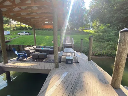 Cozy lakeside house with views of both the mountains and lake