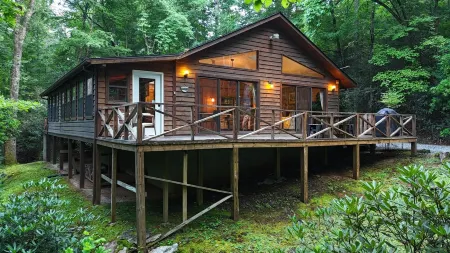 5.5 Acre Creek Front ~ Hi Speed Internet/ROKU TV