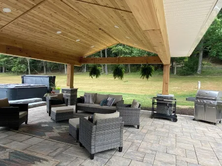 Modern cabin with hot tub, 60 acres with elk views, at the top of Winslow Hill