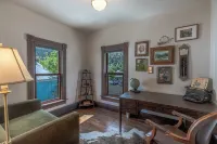 Kick Back & Relax. Tastefully restored 1902 Historic Home. Family friendly!