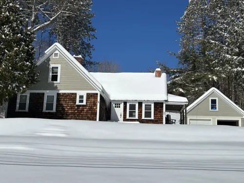 Located steps away to town park, hiking, popular & nationally recognized Main St