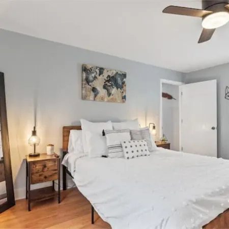 BOHO BUNGALOW - STEPS FROM HISTORIC DOWNTOWN APEX<br>