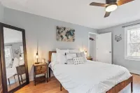 BOHO BUNGALOW - STEPS FROM HISTORIC DOWNTOWN APEX<br>
