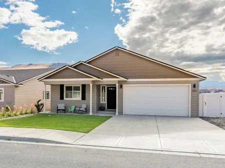 Hendrix Hideaway on Rock Island Golf Course! Отели в г. Рок Айленд