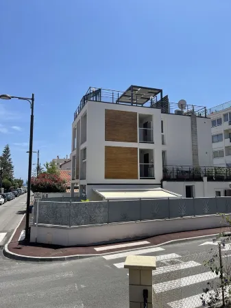 Apartment in Villa Jacaranda - Roquebrune Cap Martin, Alpes Maritimes Отели в г. Рокебрюн — Кап-Мартен