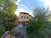 In the Final Hills, ideal for bikers and climbers. Paradise 20 min. from the sea. Отели в г. Риальто