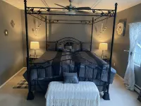 Beautiful valley retreat only 2.6 miles from the glacier and close to airport!