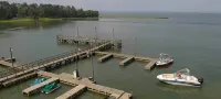Boathouse, 2 King Beds, Firepit, Huge Yard + Pet-Friendly! Peaceful & Luxurious