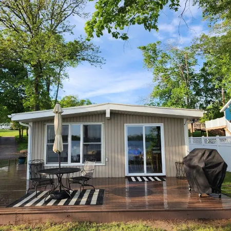 Lake Front, Pontoon, Bunk House