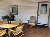 1 BLOCK TO TOWN ~ 5 BLOCKS TO BEACH! Leave your car at home for the duration!