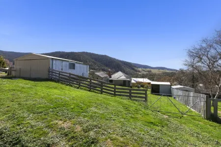 Cute and quaint country cottage in the heart of Omeo Victoria.