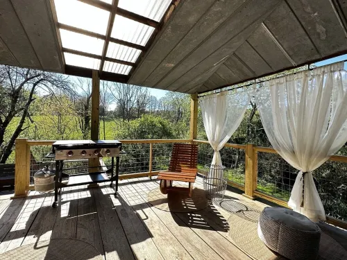 Modern vintage/fully stocked/artsy cottage