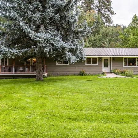 Creekside Lodging, Perfect Family Vacation, Recreation Area, Games, Pet Friendly