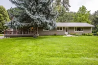 Creekside Lodging, Perfect Family Vacation, Recreation Area, Games, Pet Friendly - 4-Star
