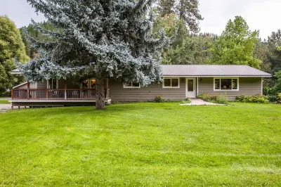 Creekside Lodging, Perfect Family Vacation, Recreation Area, Games, Pet Friendly Hotels near Icicle Station