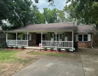 Rosewood Cottage…sleeps up to 7!—Cleaning fee included in nightly rate!