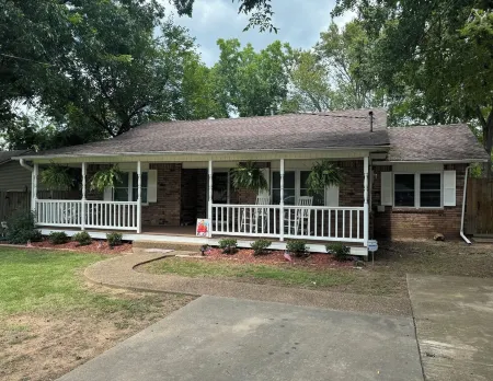 Rosewood Cottage…sleeps up to 7!—Cleaning fee included in nightly rate! Отели в г. Logan County