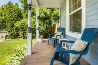 The Rustic Rose - 4 Bedroom House w/ Hot Tub Near Downtown