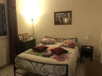 Maison Avec Grande Piscine Individuelle Hotels in Noves